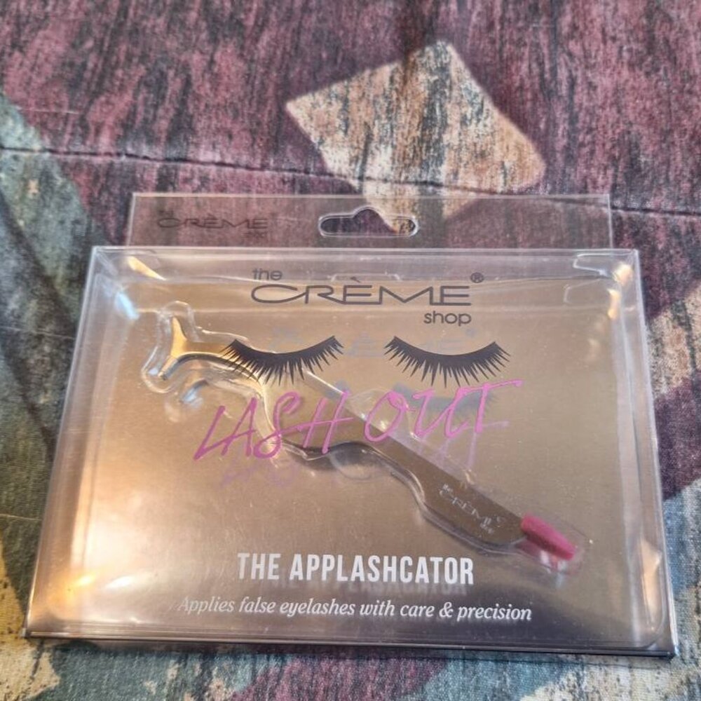 🌸 The Creme Shop “Lash Out” False Lash Applicator Tool 🌸
